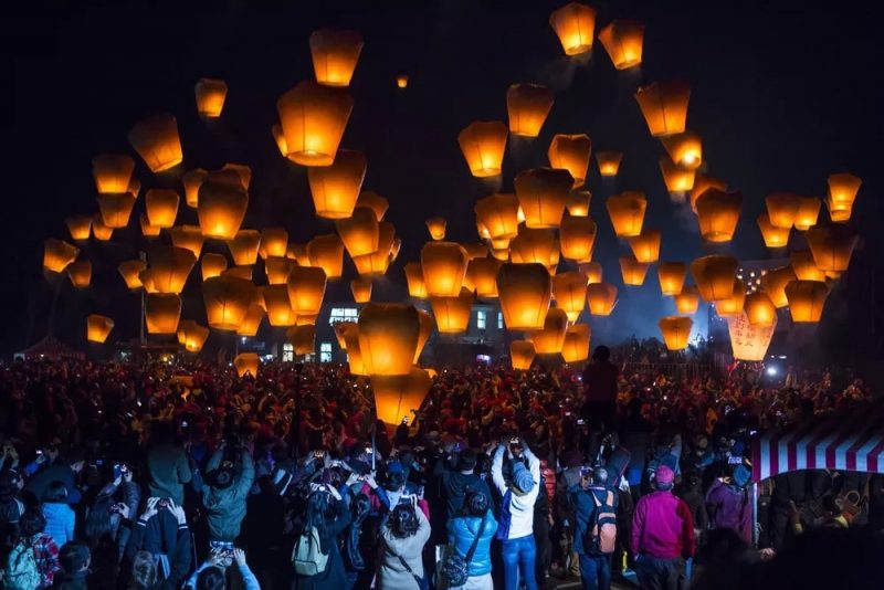 Sky-lanterns-in-Lantern-Festival